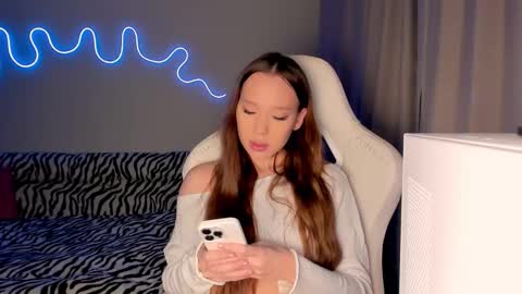 Mina online show from November 14, 1:57 pm