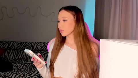 Mina online show from September 22, 9:24 am