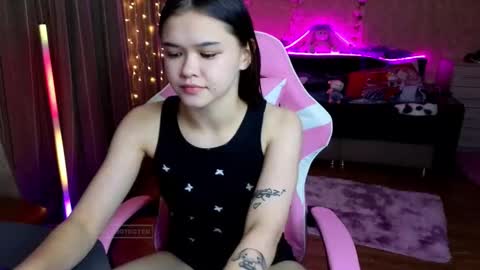 Snapshot of nezo_cutee chatting on October 25, 11:20 am Nezoro online show from October 25, 11:20 am