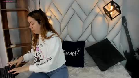 Milena online show from February 17, 1:33 pm