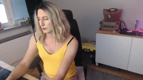 Alia Sparkles online show from December 2, 10:35 am