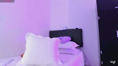 nia_16 online show from January 30, 6:21 pm