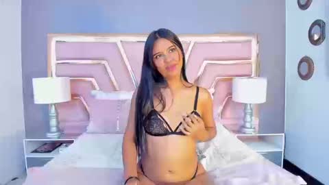 Snapshot of niafoxx_ chatting on September 8, 9:03 pm Nia online show from September 8, 9:03 pm