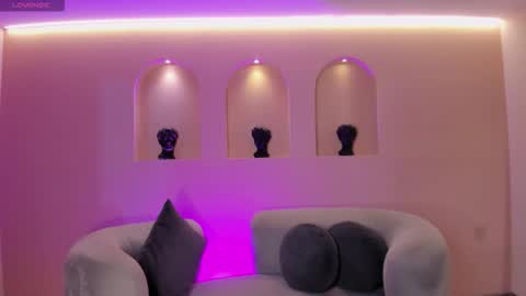 Call me Nia  online show from September 22, 7:29 pm