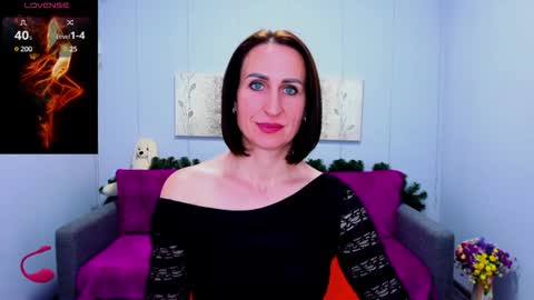 niasmithh online show from December 17, 6:53 pm