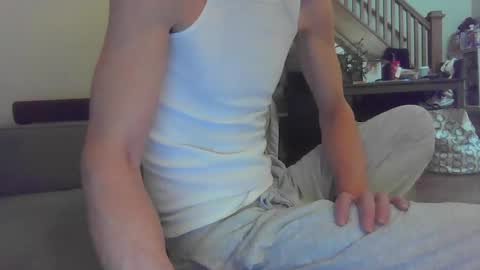 Snapshot of niceguyandrew chatting on December 17, 10:32 pm Andrew online show from December 17, 10:32 pm