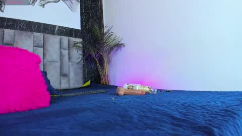 Nicolle  online show from February 17, 3:11 pm