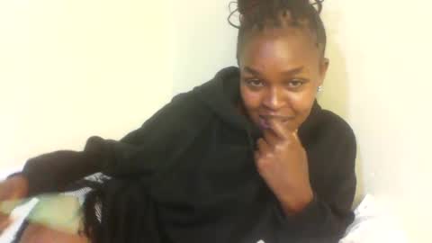 nicemillow online show from December 5, 7:22 pm