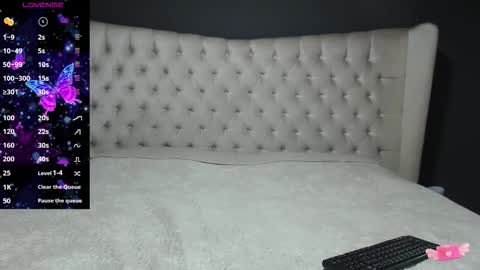 Snapshot of nichole_bree chatting on September 20, 11:02 am Nichole online show from September 20, 11:02 am