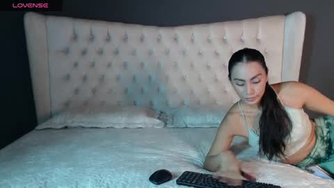 Snapshot of nichole_bree chatting on December 30, 7:53 pm Nichole online show from December 30, 7:53 pm