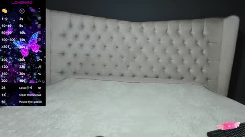 Snapshot of nichole_bree chatting on September 15, 10:50 am Nichole online show from September 15, 10:50 am