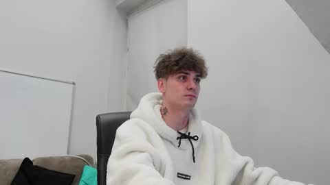 NICK PHILLIP online show from November 1, 1:43 pm