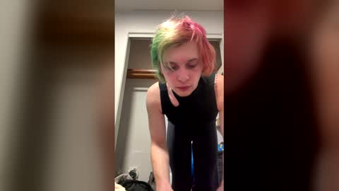 nickie42082 online show from March 30, 2:22 am