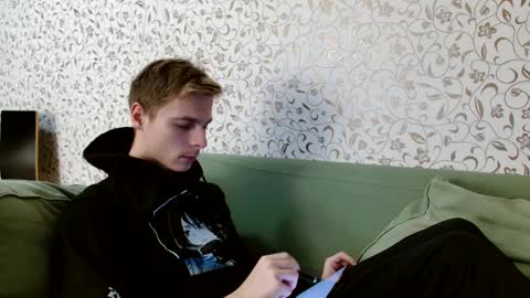 Nick online show from December 8, 5:01 pm