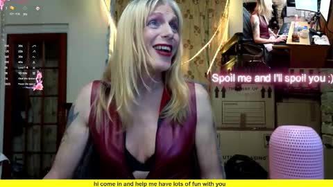 Snapshot of nicktu52 chatting on February 25, 12:14 am nicktuuk online show from February 25, 12:14 am