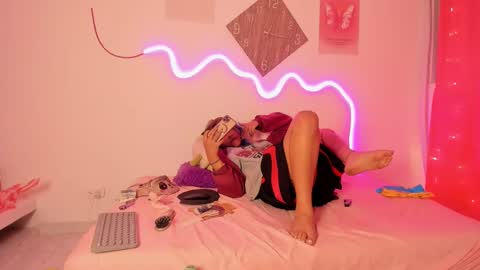 Snapshot of nicky_teem chatting on January 10, 4:44 am nicky_teem online show from January 10, 4:44 am