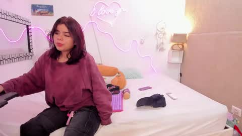 Snapshot of nicky_teem chatting on December 5, 9:44 am nicky_teem online show from December 5, 9:44 am