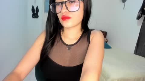 Snapshot of nickyvixenn chatting on January 13, 6:38 pm Nicolle online show from January 13, 6:38 pm