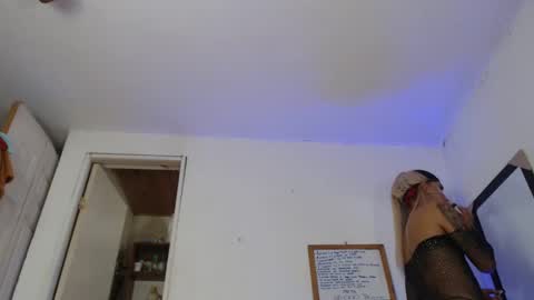 Snapshot of nico_hoot chatting on February 11, 5:37 am sammy hoot online show from February 11, 5:37 am