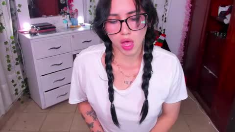 Snapshot of nico_lette_ chatting on December 10, 2:48 am Nico online show from December 10, 2:48 am
