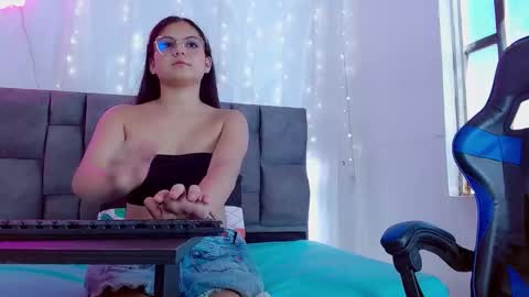 nicol online show from October 14, 7:39 pm