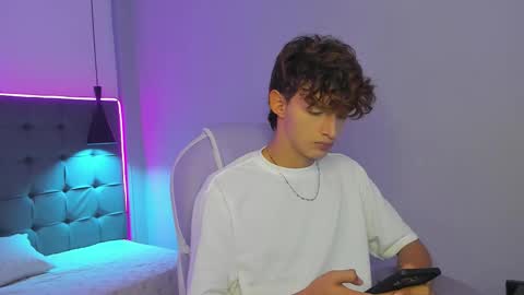 nicolasferrer18 online show from December 17, 7:31 pm