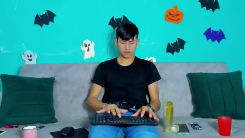 nicolastorres__ online show from October 29, 9:00 am