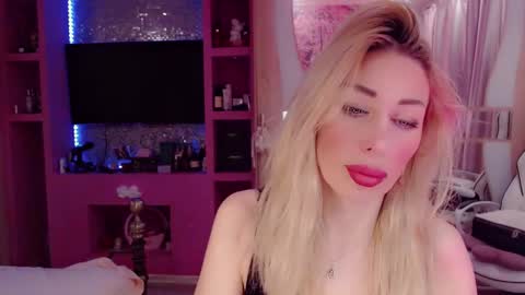 Nicole online show from November 17, 7:38 pm