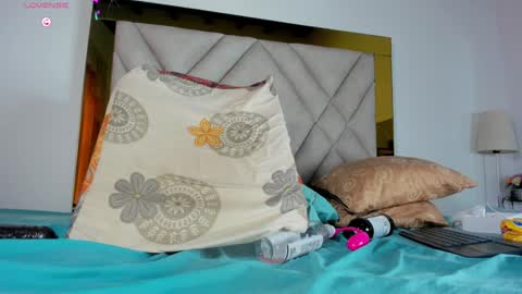 nicole_grace0 online show from February 8, 3:10 pm