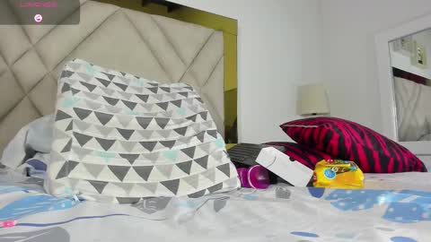 nicole_grace0 online show from February 19, 12:11 pm