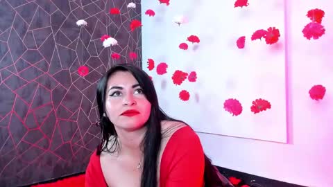 Snapshot of nicole_jonss chatting on February 14, 3:11 am Nicole online show from February 14, 3:11 am