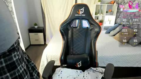 My name is Nicole. I m completely new here online show from December 15, 12:01 pm