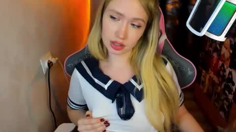 Nicole online show from October 30, 10:10 pm