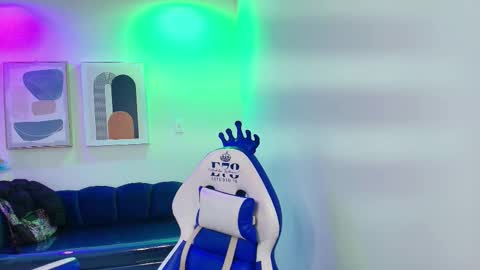 Nicolle online show from February 5, 11:47 am