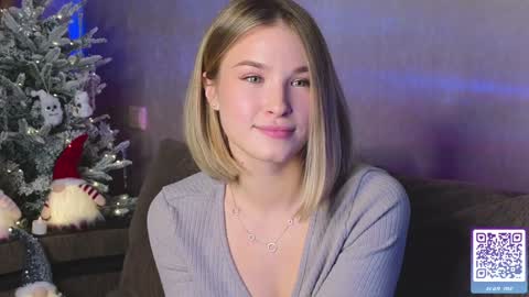 Snapshot of nicole_w00 chatting on December 19, 4:35 pm Nicole online show from December 19, 4:35 pm