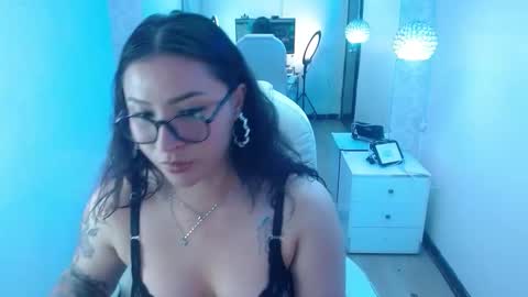 Snapshot of nicolee_8 chatting on September 10, 4:13 am nicolee_8 online show from September 10, 4:13 am