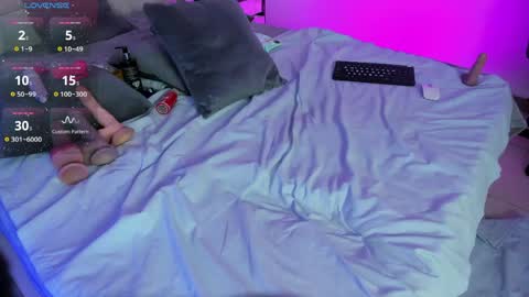 nicolee millerr online show from April 29, 5:30 pm