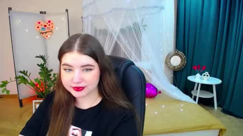 nicolefoxery online show from February 17, 6:50 pm