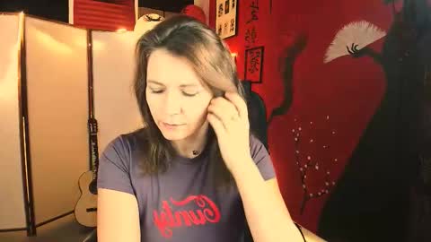 nicolehits online show from October 19, 9:58 am