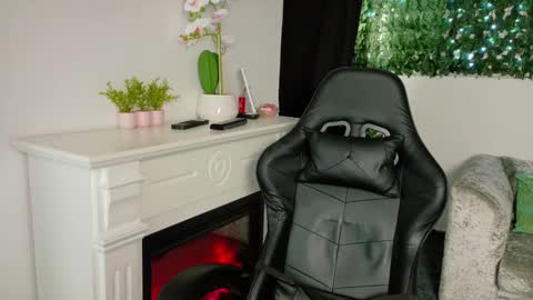 nicoleirisxxx online show from March 18, 6:30 am