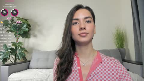Snapshot of nicoleluuv chatting on February 5, 4:14 pm Dua Lipa online show from February 5, 4:14 pm