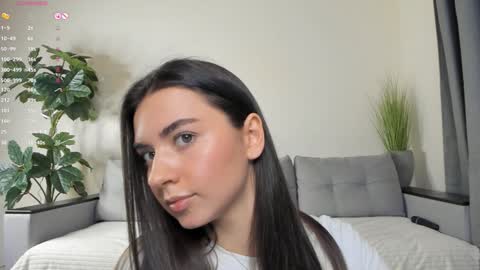 Snapshot of nicoleluuv chatting on January 29, 7:11 pm Dua Lipa online show from January 29, 7:11 pm