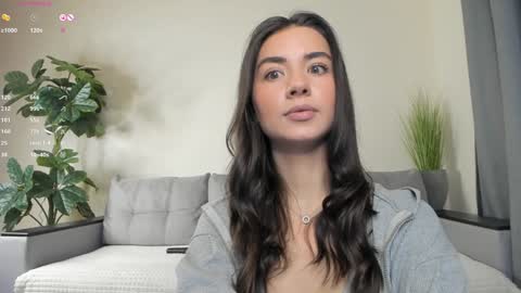 Snapshot of nicoleluuv chatting on February 7, 1:11 pm Dua Lipa online show from February 7, 1:11 pm