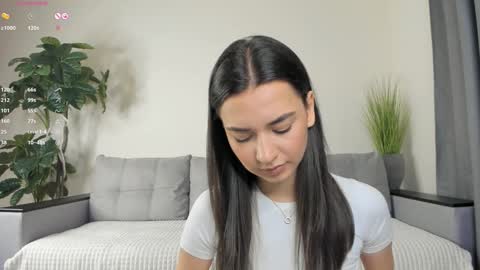 Snapshot of nicoleluuv chatting on January 12, 1:05 pm Dua Lipa online show from January 12, 1:05 pm