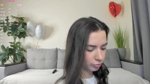 Snapshot of nicoleluuv chatting on March 7, 1:29 pm Dua Lipa online show from March 7, 1:29 pm