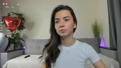 Snapshot of nicoleluuv chatting on February 20, 4:25 pm Dua Lipa online show from February 20, 4:25 pm