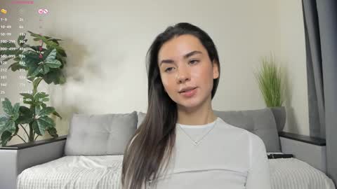 Snapshot of nicoleluuv chatting on January 27, 7:13 pm Dua Lipa online show from January 27, 7:13 pm