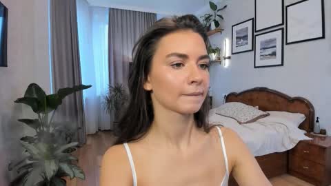 Snapshot of nicoleluuv chatting on September 14, 1:12 pm Dua Lipa online show from September 14, 1:12 pm