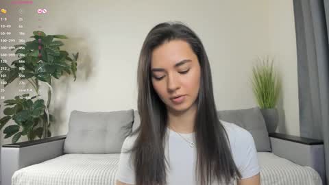 Snapshot of nicoleluuv chatting on January 10, 1:09 pm Dua Lipa online show from January 10, 1:09 pm