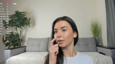 Snapshot of nicoleluuv chatting on January 9, 4:06 pm Dua Lipa online show from January 9, 4:06 pm